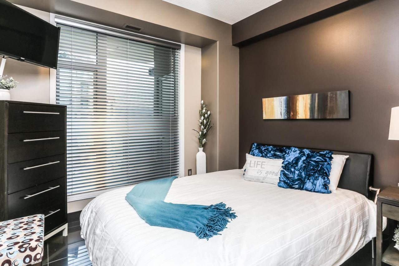 Sunset Waterfront Resort By Discover Kelowna Resort Accommodations Exterior foto