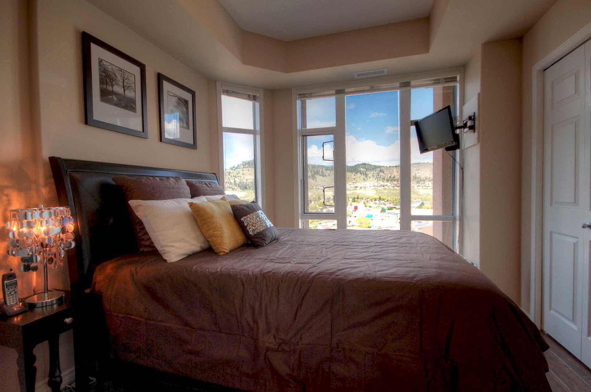 Sunset Waterfront Resort By Discover Kelowna Resort Accommodations Exterior foto